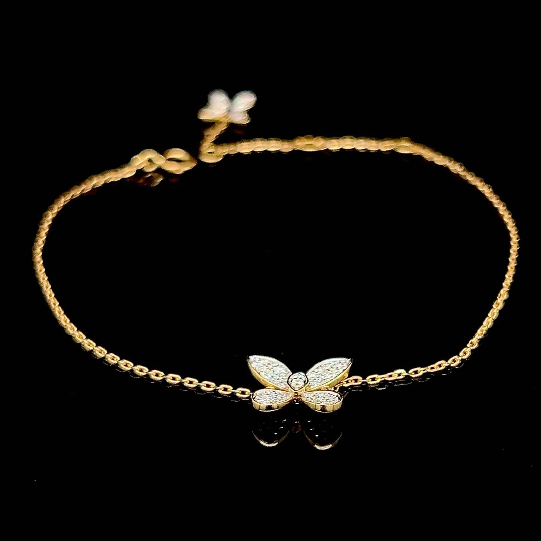 #LVNA2024 | Golden Twin Butterfly Diamond Bracelet 18kt